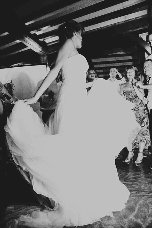 Mariée danse robe tourbillon noir et blanc